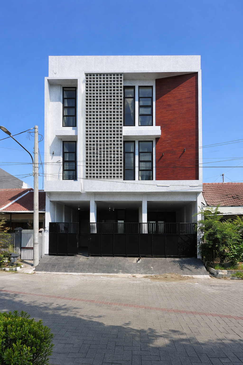 Tampak depan kos 3 lantai 20 kamar di Surabaya hasil jasa bangun rumah Surabaya Zamzam Renovasi