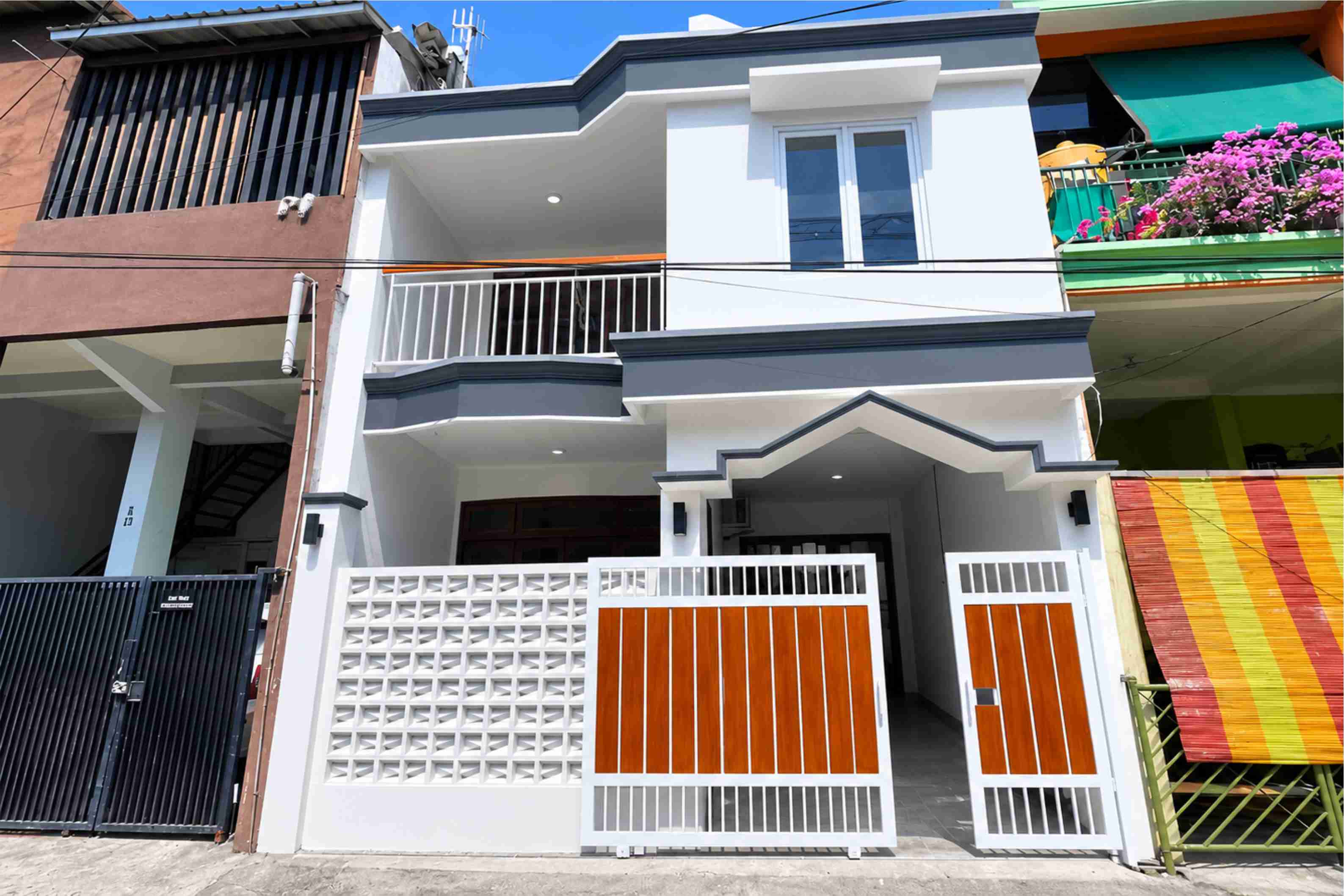 Renovasi rumah 2 lantai Dokter Ikhwan Semolowaru elok surabaya