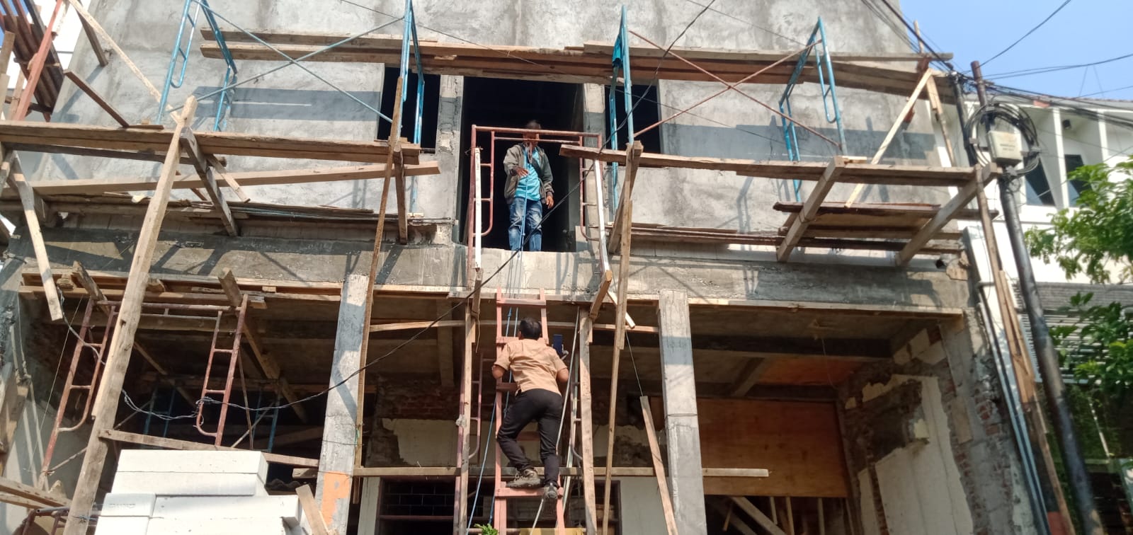 Renovasi Rumah dan bangun rumah Dukuh Kupang surabaya