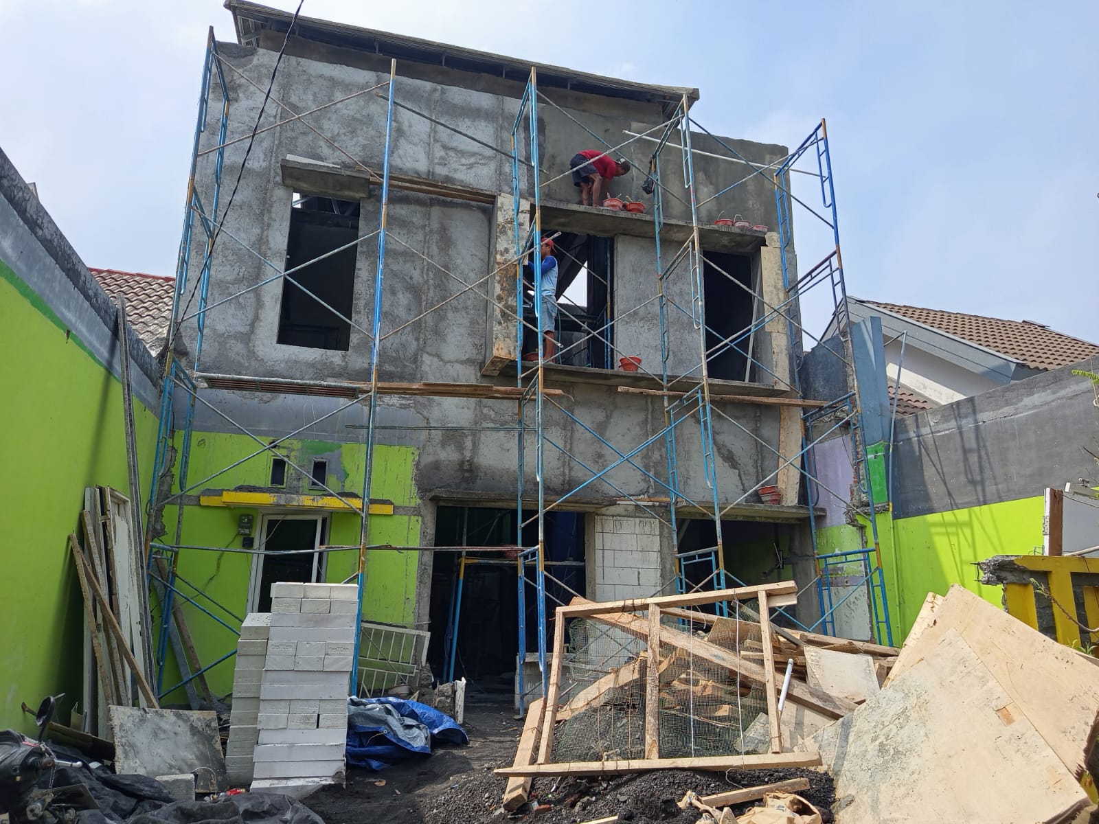 rumah minimalis modern surabaya milik dokter al biruni