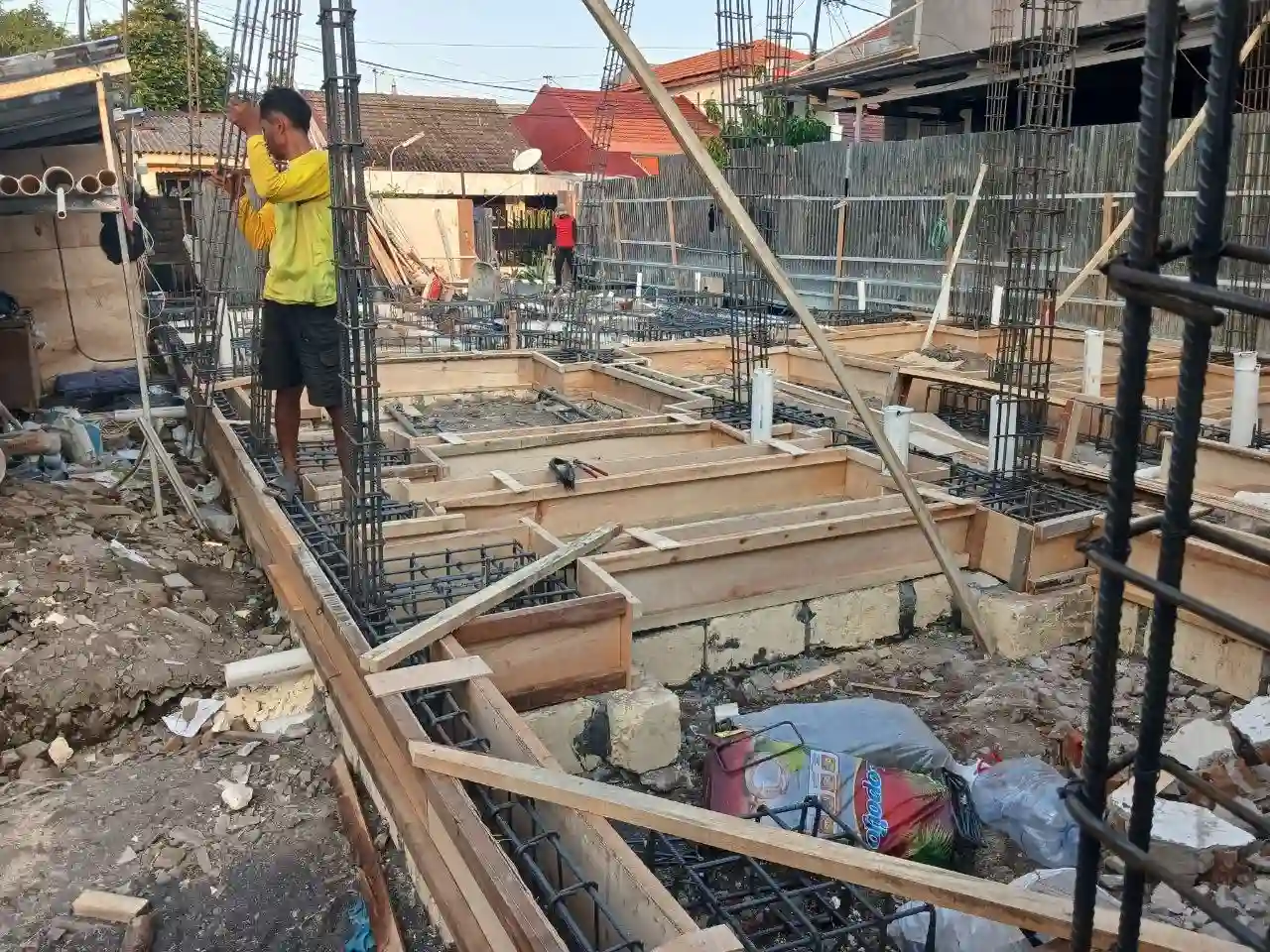 pasang pondasi Jasa Bangun Rumah Surabaya Progress awal rumah bu azima