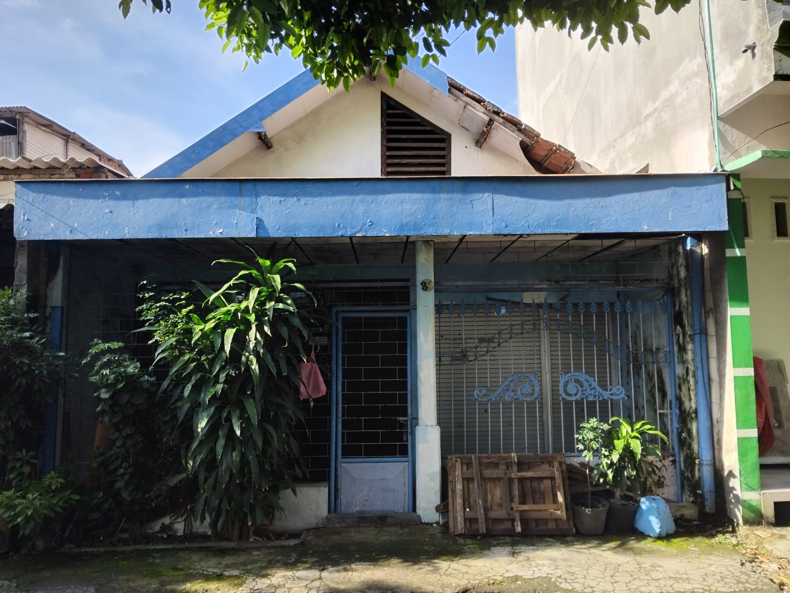 Penampakan Rumah Pak hendriyarno sebelum di renovasi lokasi surabaya