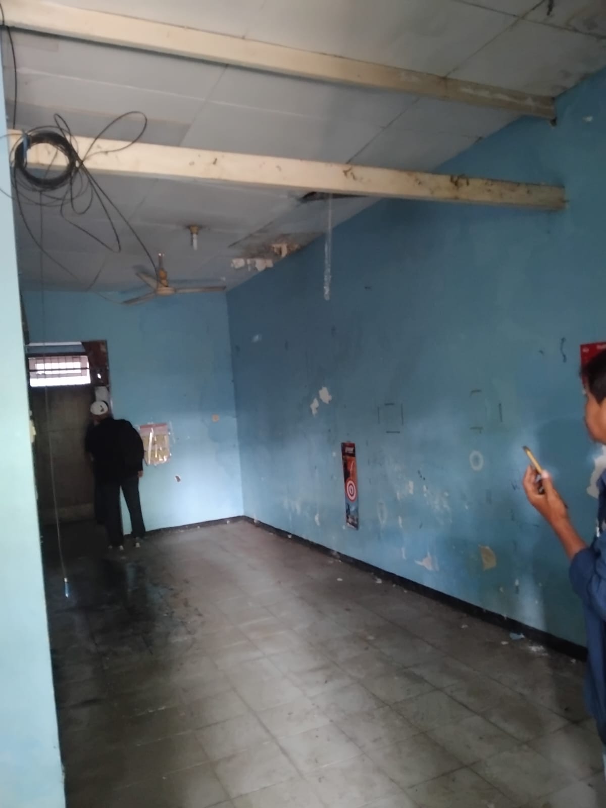 Rumah pak hendriyarno ruang tengah